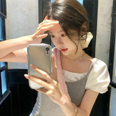 她来到我身边